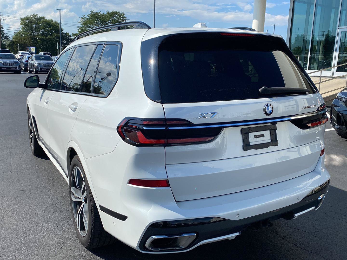 Used 2024 BMW X7 xDrive40i w/ M Sport Package AWD/4WD image 8