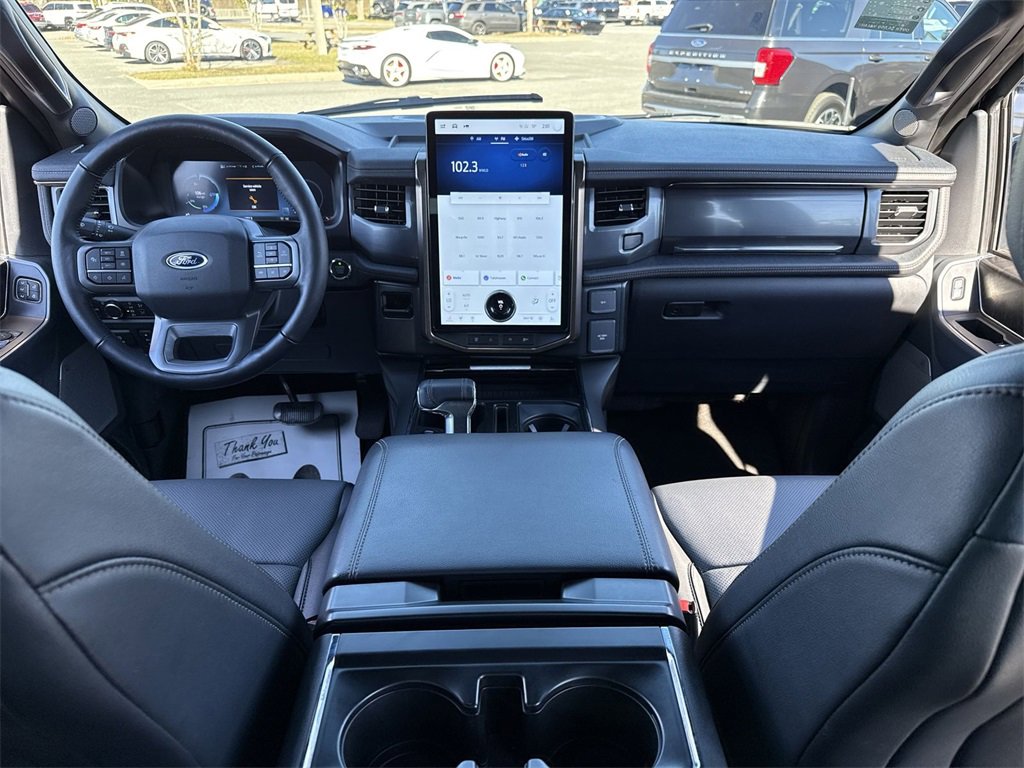 Used 2022 Ford F150 Lightning Lariat image 25