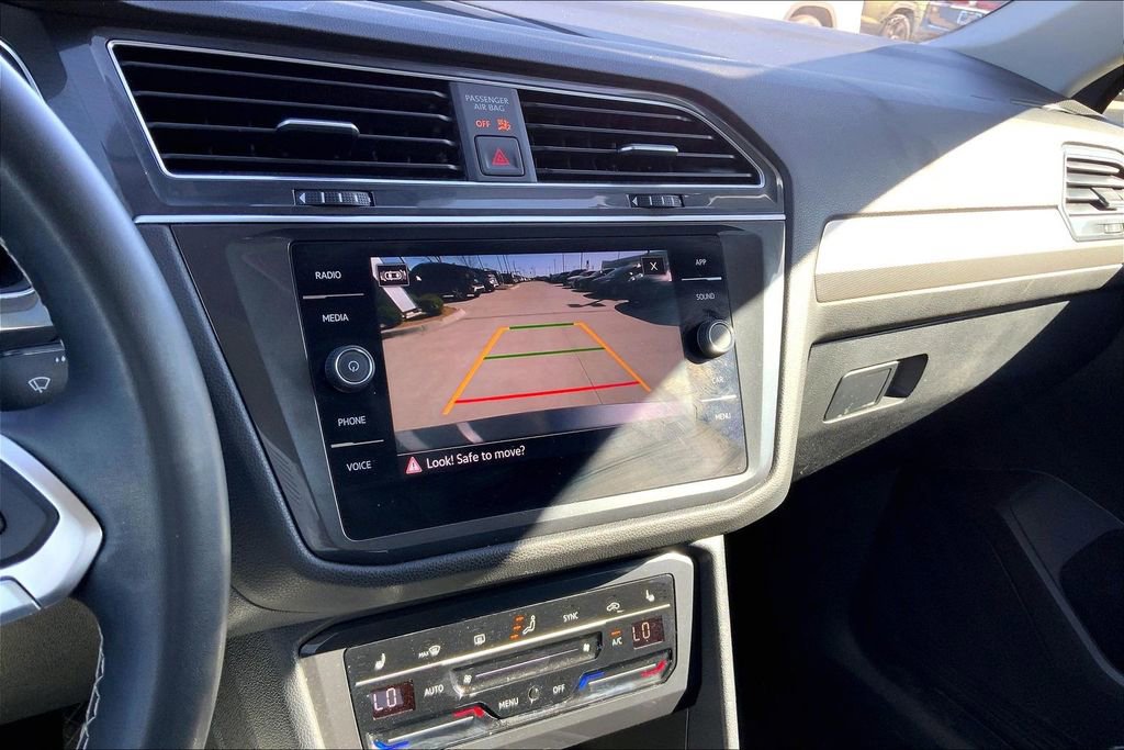 Used 2022 Volkswagen Tiguan SE w/ Panoramic Sunroof Package image 19