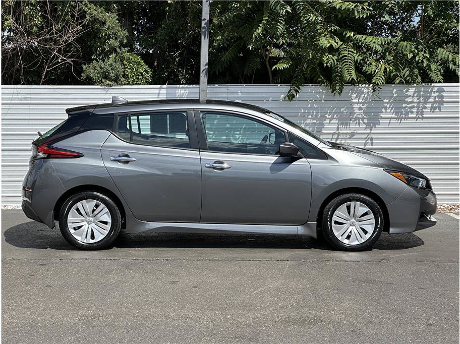 Used 2025 Nissan Leaf S FWD image 9
