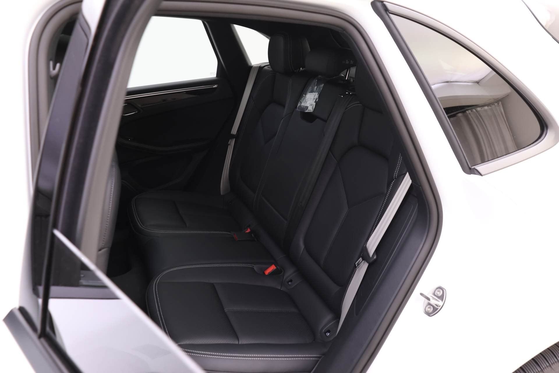 Used 2025 Porsche Macan AWD/4WD image 10