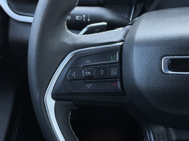 Used 2025 Jeep Grand Cherokee L Altitude AWD/4WD image 15