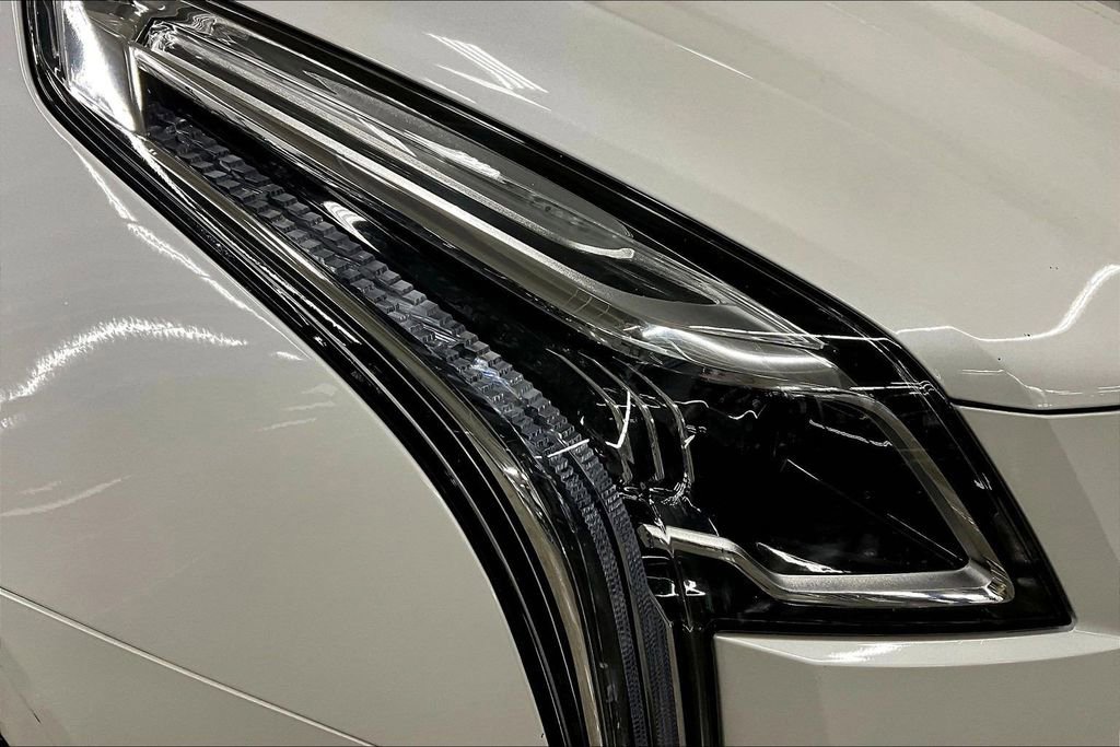 Used 2021 Cadillac XT5 Premium Luxury w/ LPO, Floor Liner Package AWD/4WD image 32