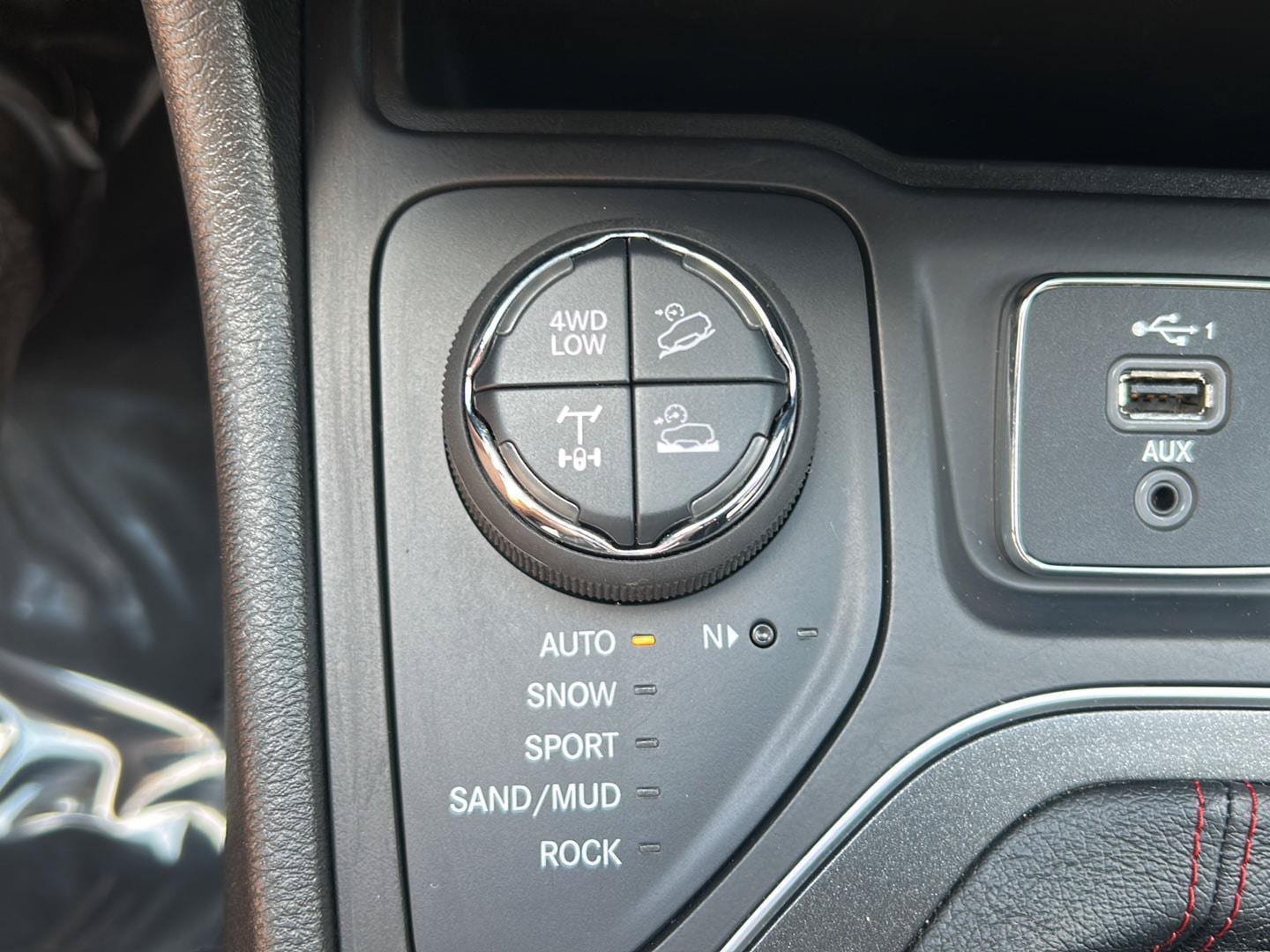 Used 2022 Jeep Cherokee Trailhawk AWD/4WD image 26