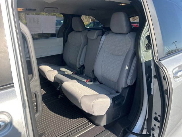 Used 2025 Toyota Sienna LE image 16