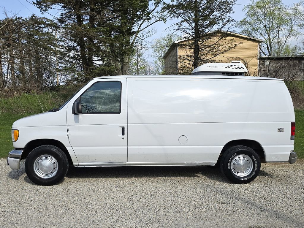 Used 2002 Ford E-150 and Econoline 150 RWD image 3