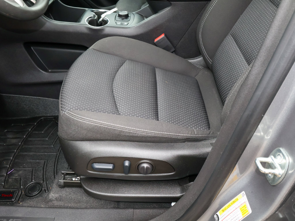 Used 2023 GMC Terrain SLE w/ Driver Convenience Package FWD image 8