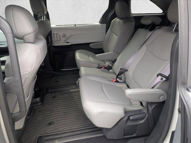 Used 2025 Toyota Sienna XLE image 17