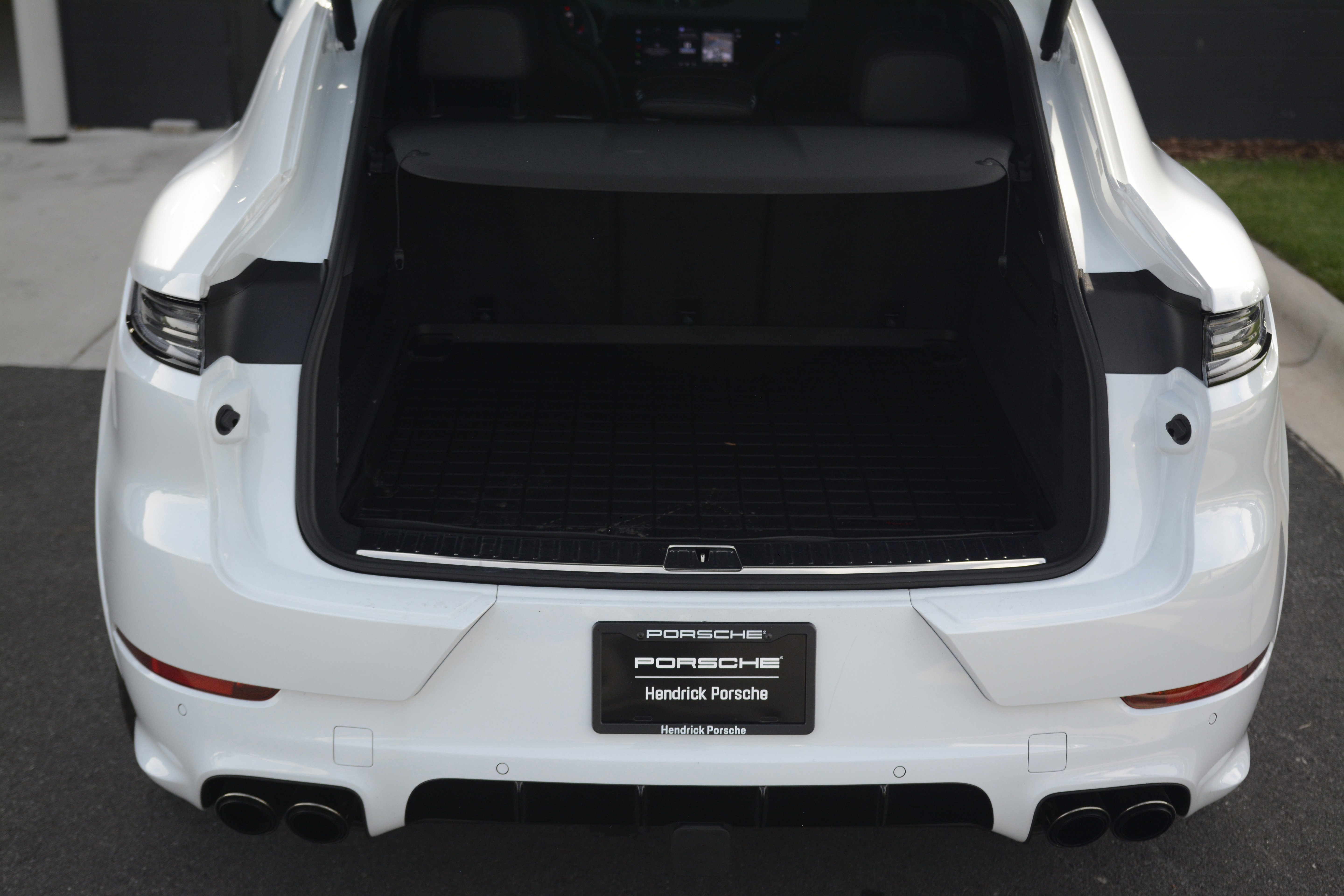 Used 2026 Porsche Cayenne GTS AWD/4WD image 38