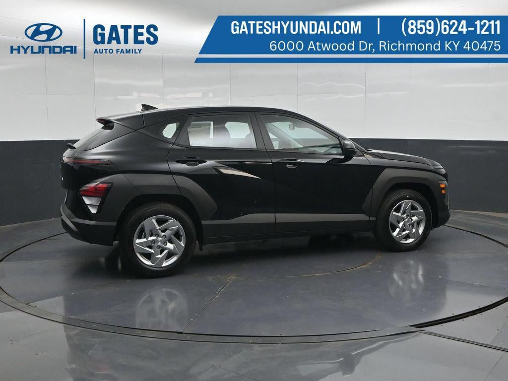 New 2027 Hyundai Kona SE FWD image 2