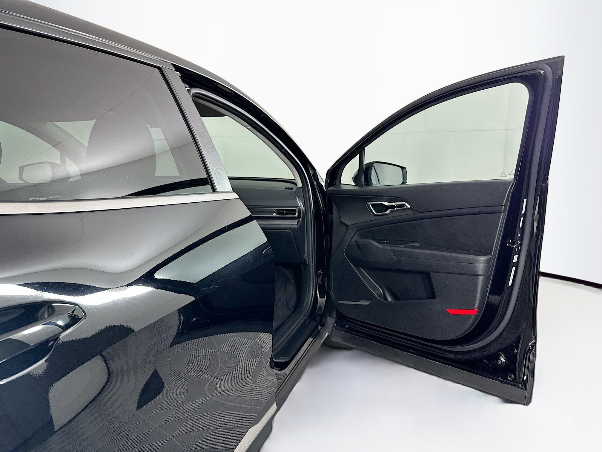 Used 2025 Kia Sportage LX image 29