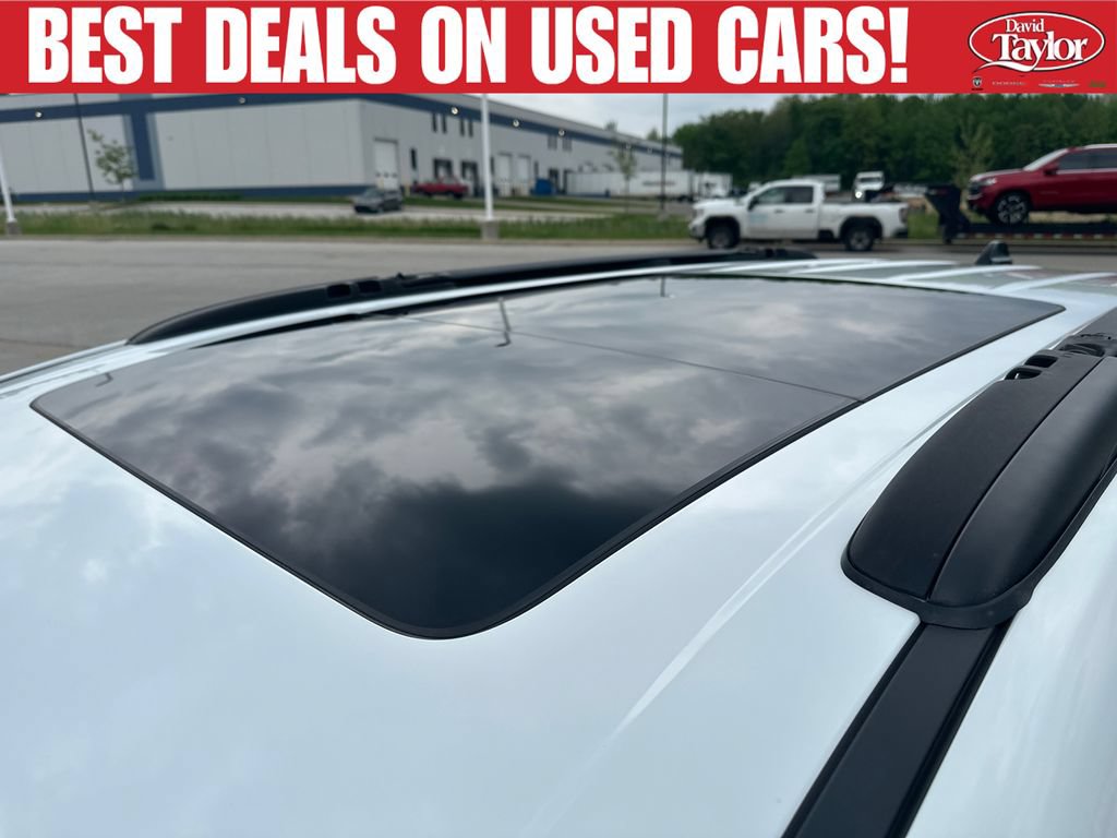 Used 2023 Chrysler Pacifica Limited w/ Uconnect Theater Family Group AWD/4WD image 43