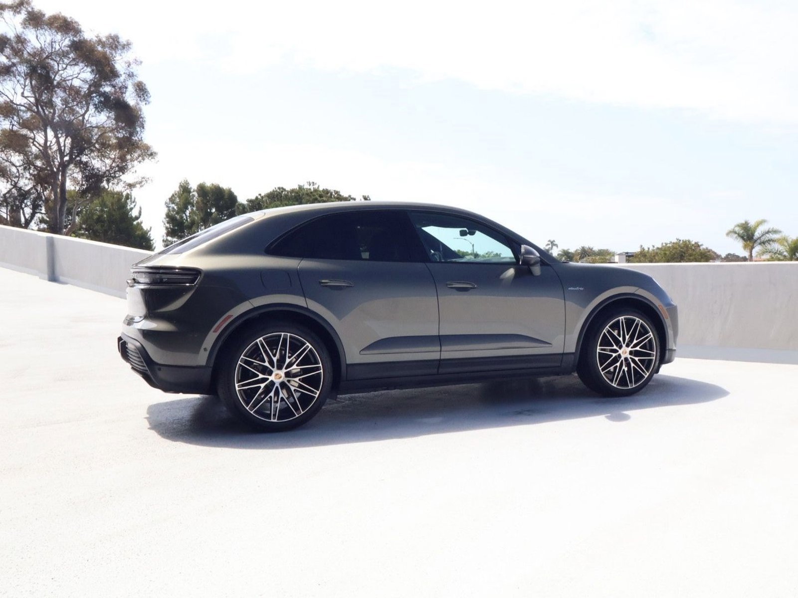 New 2026 Porsche Macan Electric RWD image 8
