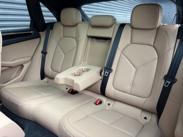 Certified 2025 Porsche Macan image 25