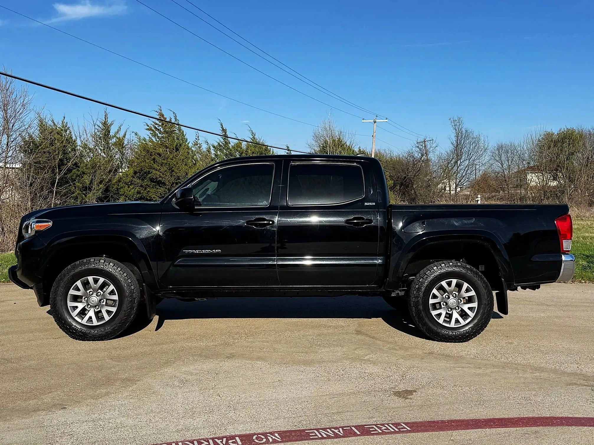 Used 2017 Toyota Tacoma SR5 w/ Tow Package image 6