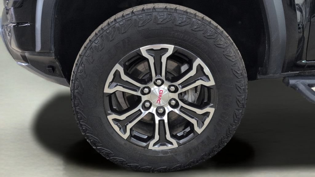 Used 2025 GMC Canyon AT4 w/ LPO, Off Road Lift Package AWD/4WD image 31