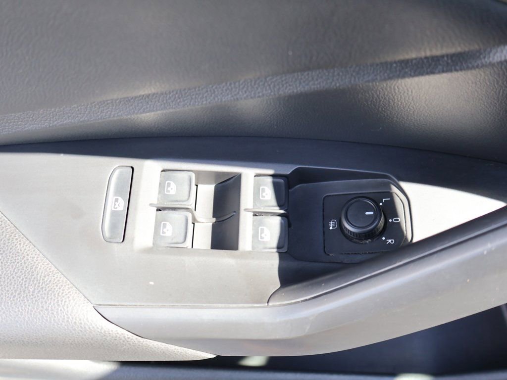 Used 2019 Volkswagen Jetta S w/ Driver Assistance Package image 33