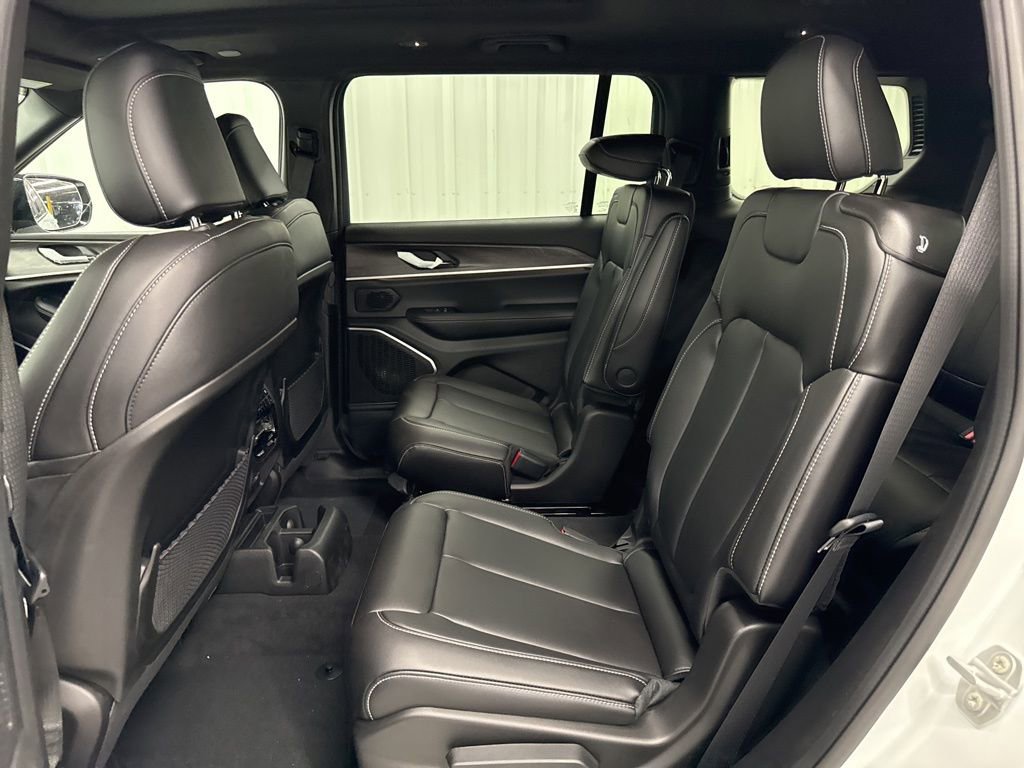 New 2025 Jeep Grand Cherokee L Limited w/ Black Appearance Package image 11