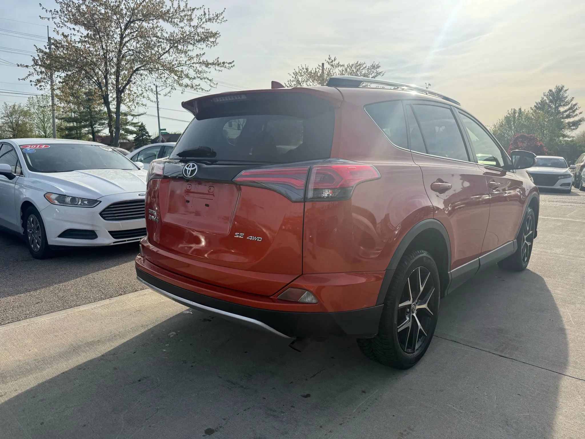 Used 2016 Toyota RAV4 SE image 3