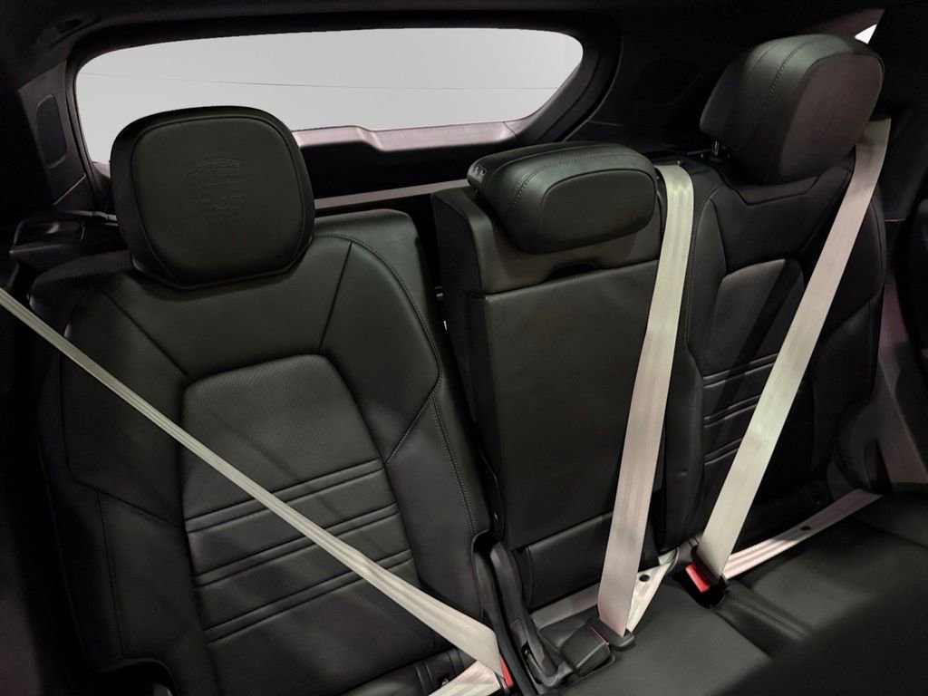 Used 2022 Porsche Cayenne Platinum Edition image 20