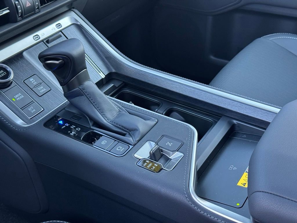 Used 2025 Lexus GX 550 image 23