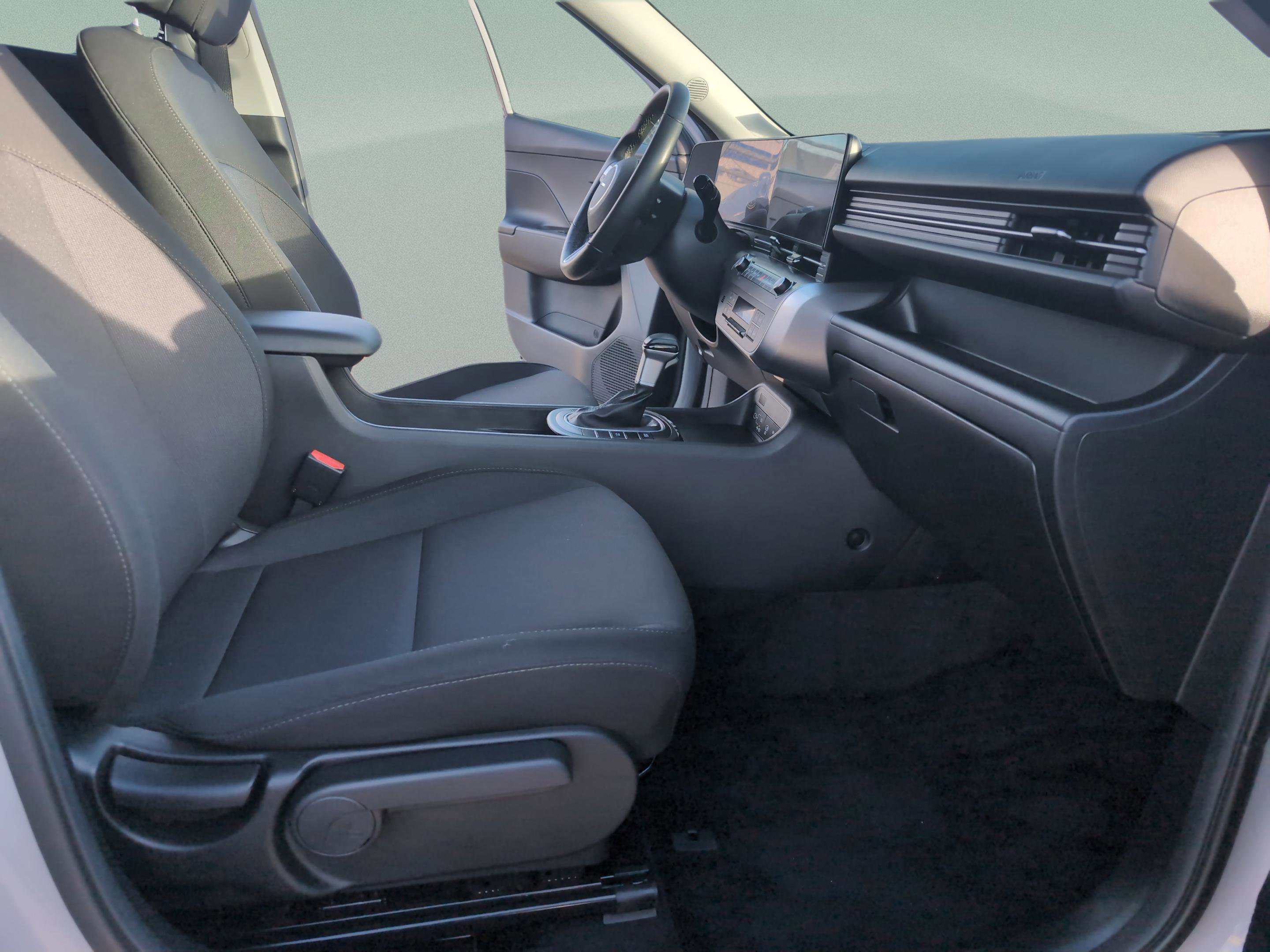 Used 2025 Hyundai Kona SEL image 23