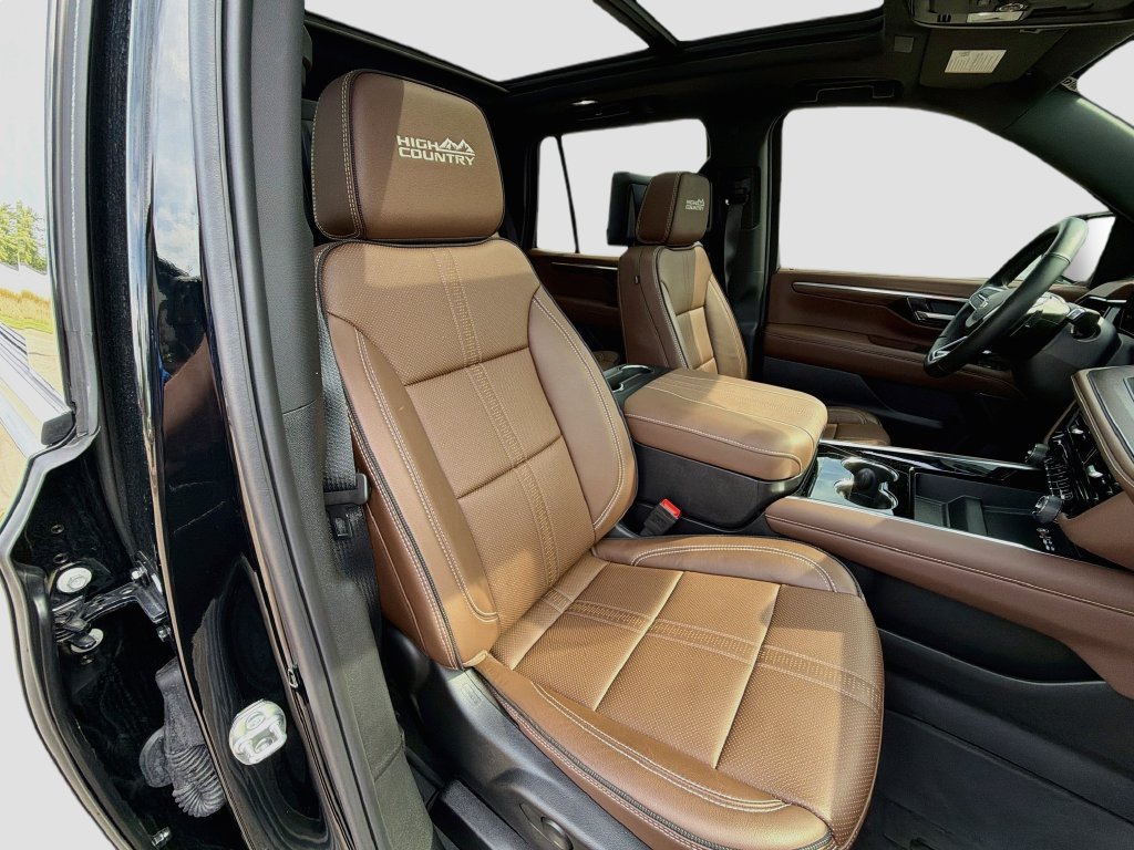 Used 2025 Chevrolet Tahoe High Country AWD/4WD image 33