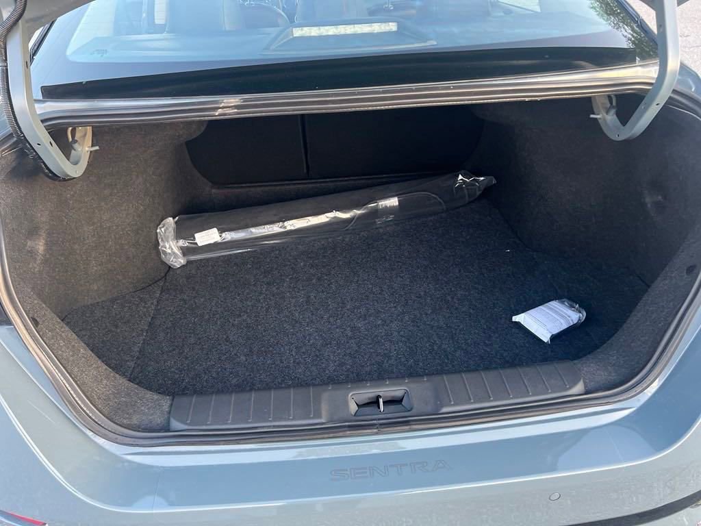 Used 2025 Nissan Sentra SR w/ SR Premium Package image 24