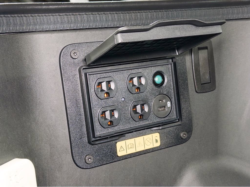 Used 2023 Ford F150 Lightning Lariat image 27