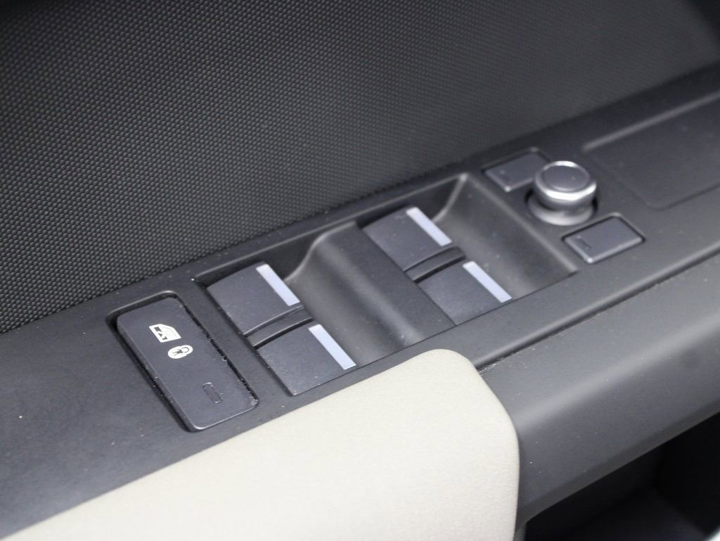 Used 2020 Land Rover Defender 110 S image 67