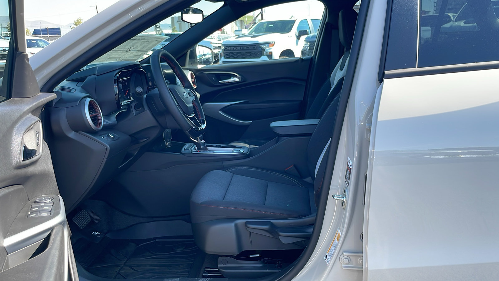 New 2026 Chevrolet Trax RS w/ Sunroof Package FWD image 28