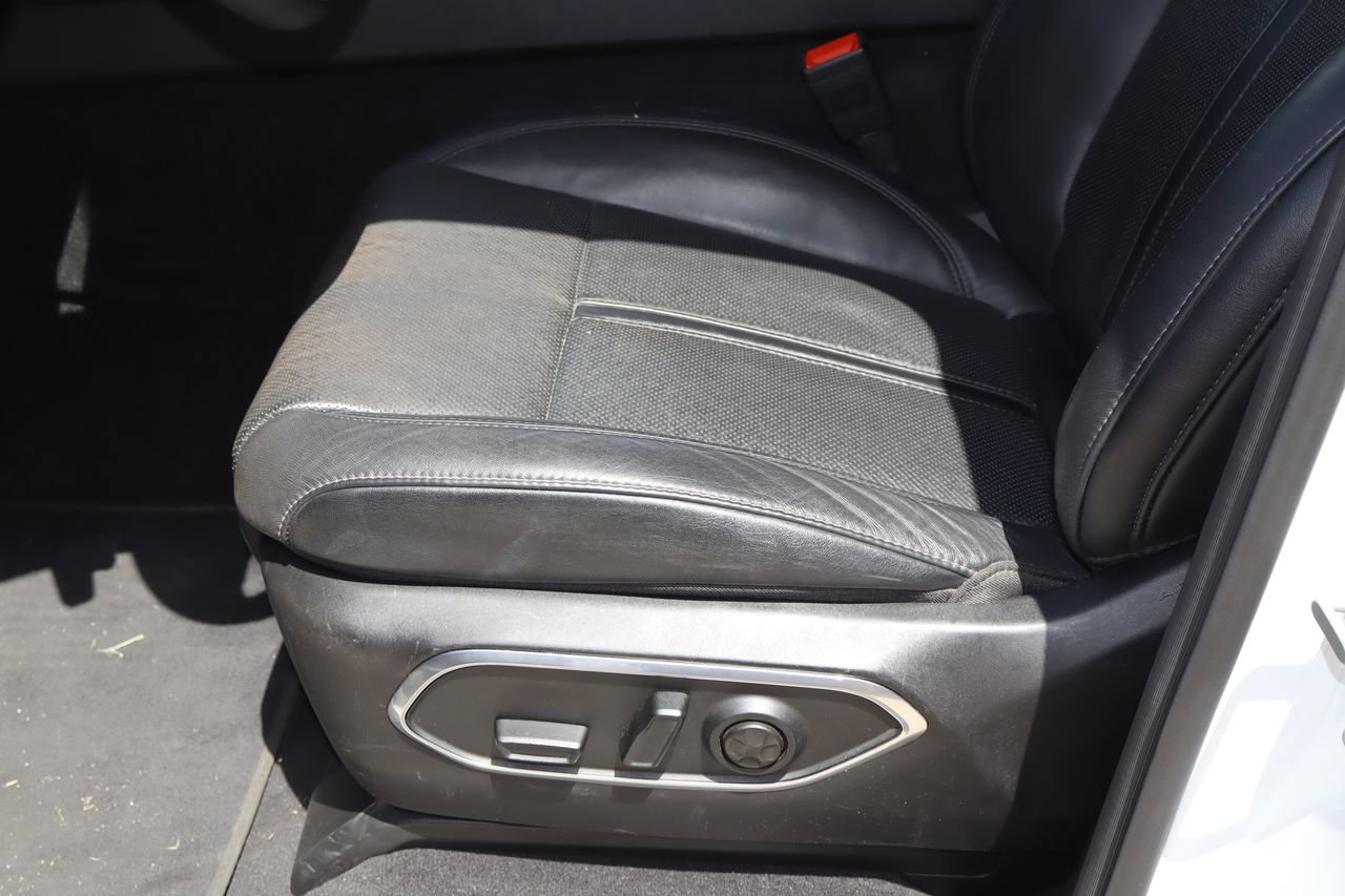 Used 2024 Jeep Wagoneer L Series II RWD image 15