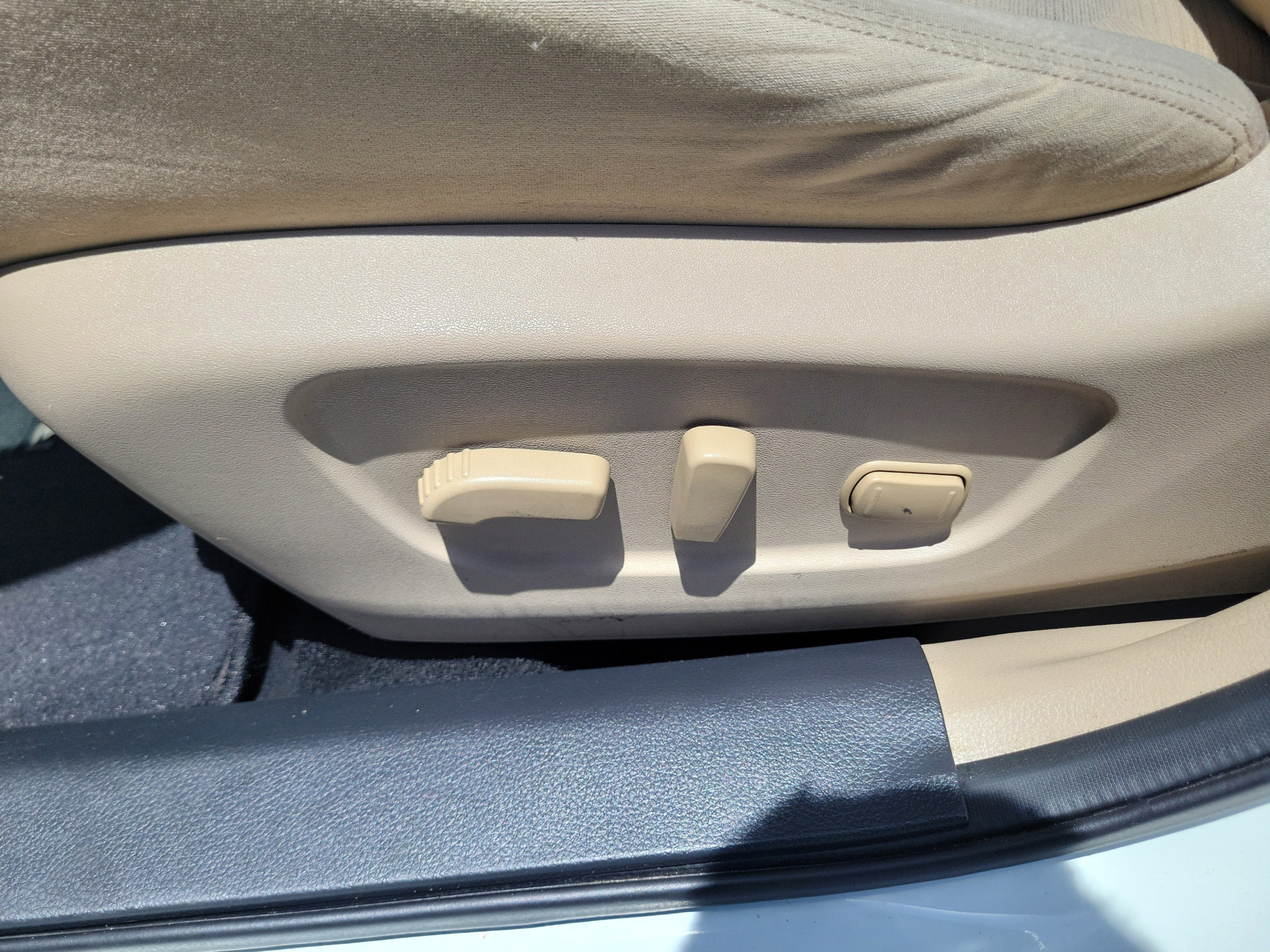 Used 2016 Nissan Rogue SV FWD image 24