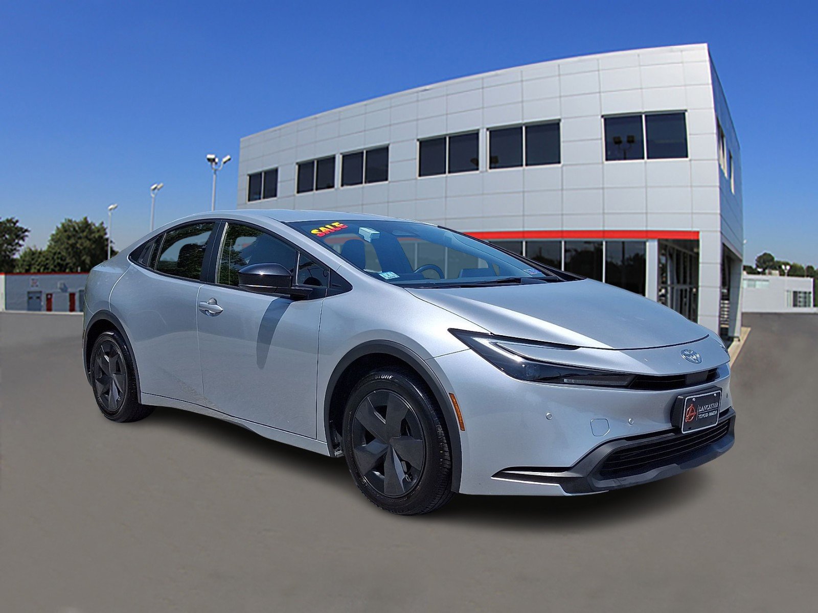 Used 2025 Toyota Prius LE FWD image 1