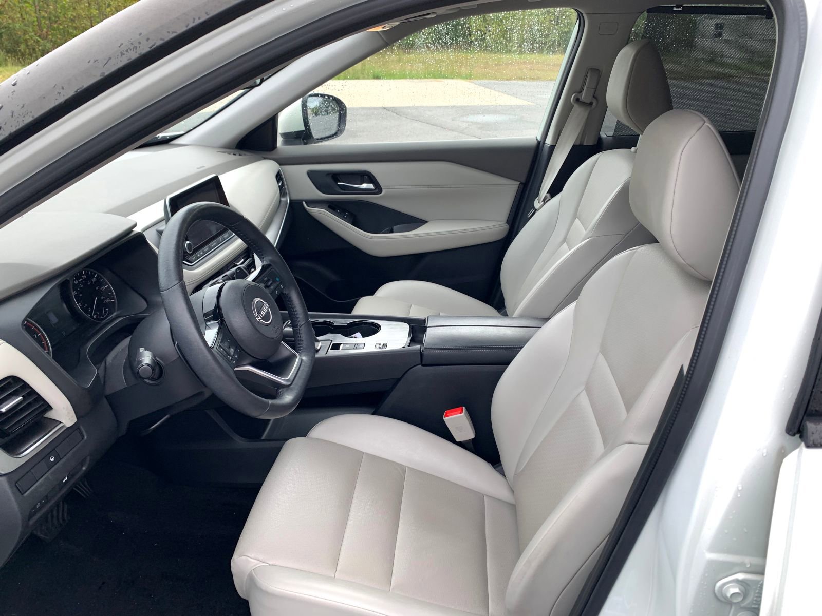 Used 2022 Nissan Rogue SV w/ SV Premium Package image 18