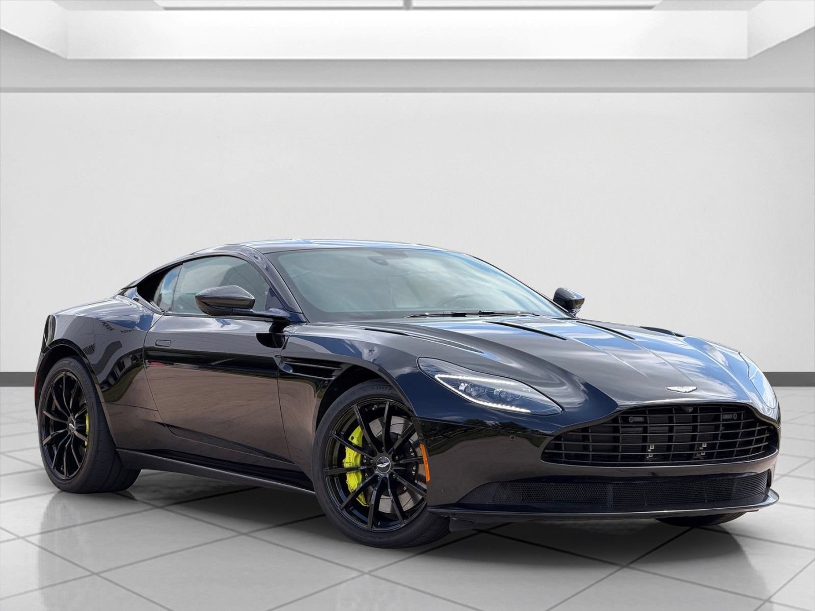 Used 2019 Aston Martin DB11 AMR RWD image 1