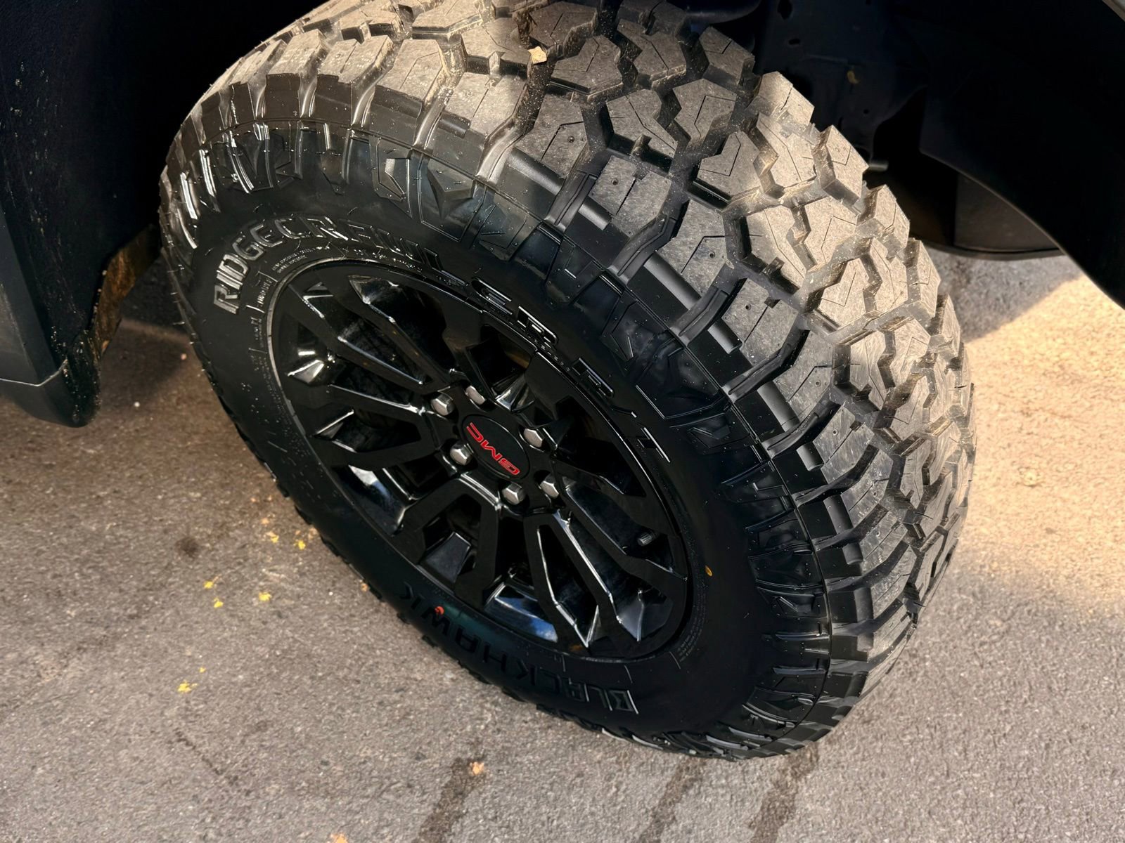 Used 2023 GMC Sierra 1500 AT4X image 9