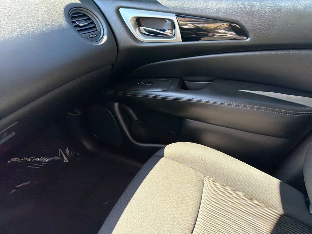 Used 2020 Nissan Pathfinder S image 27