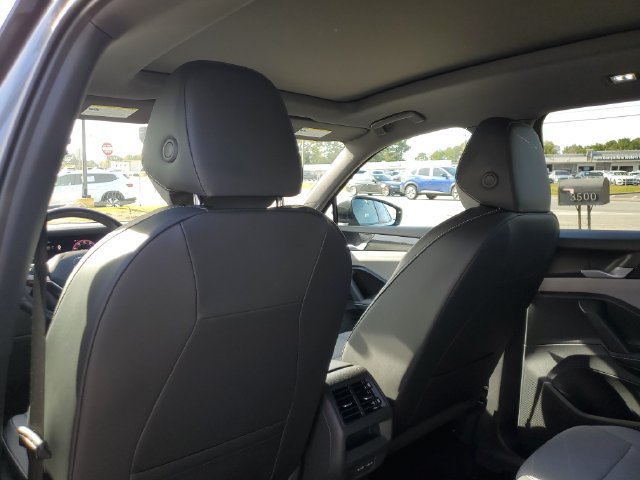 Used 2025 Volkswagen Tiguan SE R-Line FWD image 17