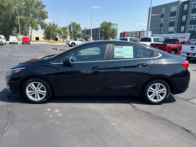 Used 2017 Chevrolet Cruze LT w/ Convenience Package FWD image 2