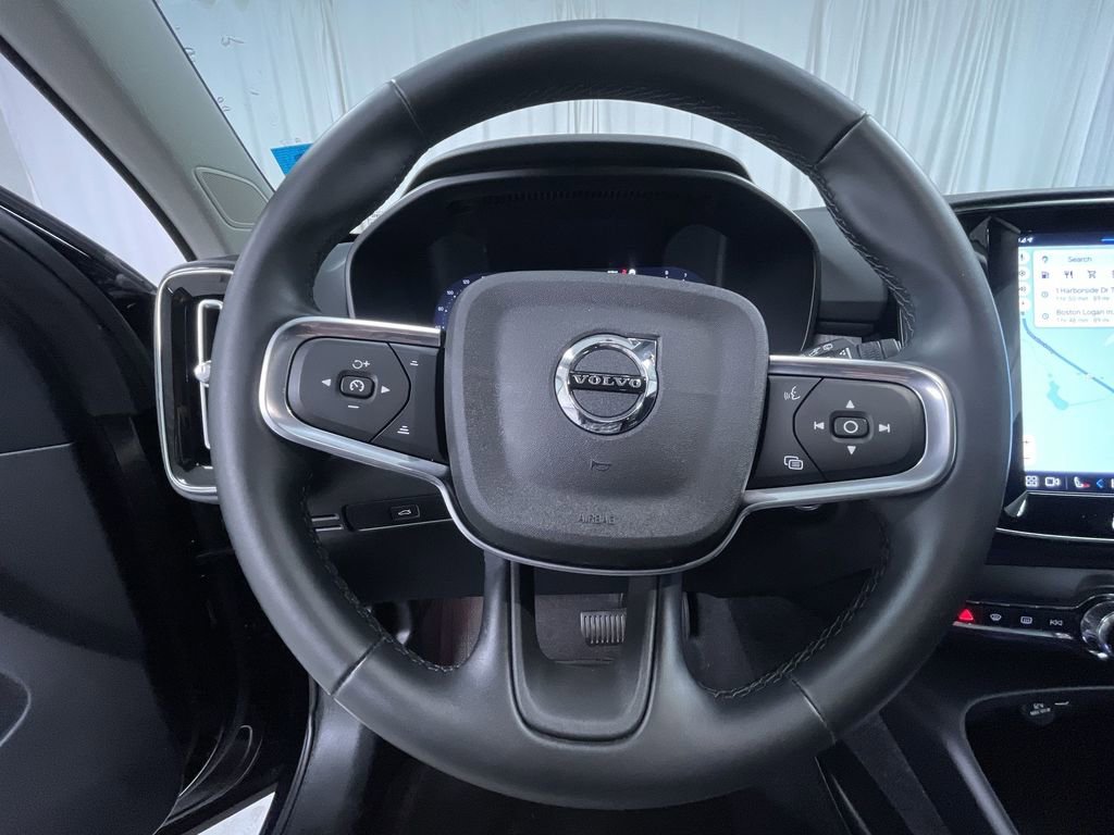 Used 2025 Volvo XC40 B5 Plus image 9
