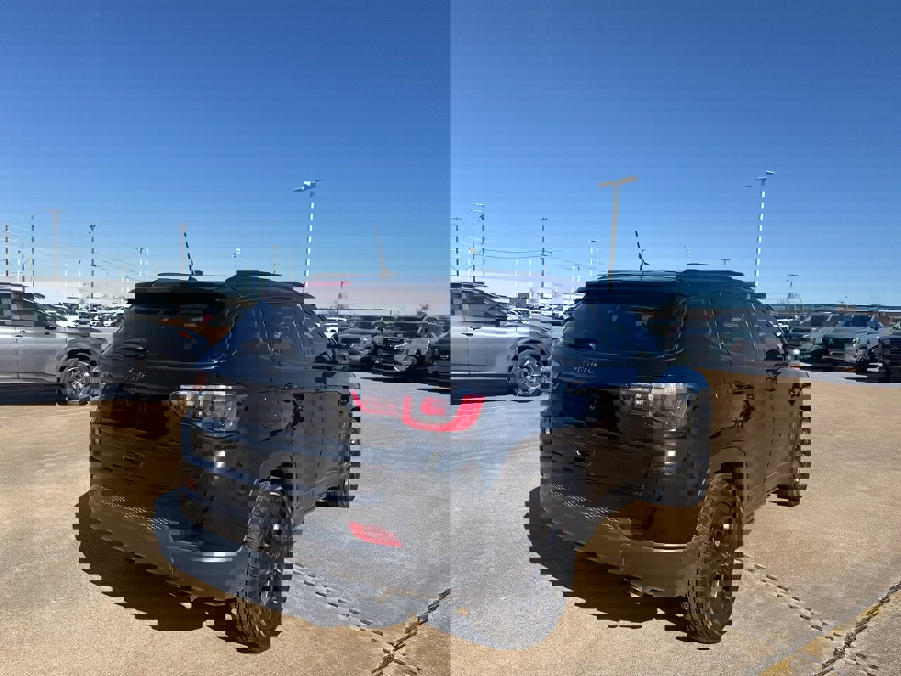 Used 2020 Jeep Compass Latitude image 21