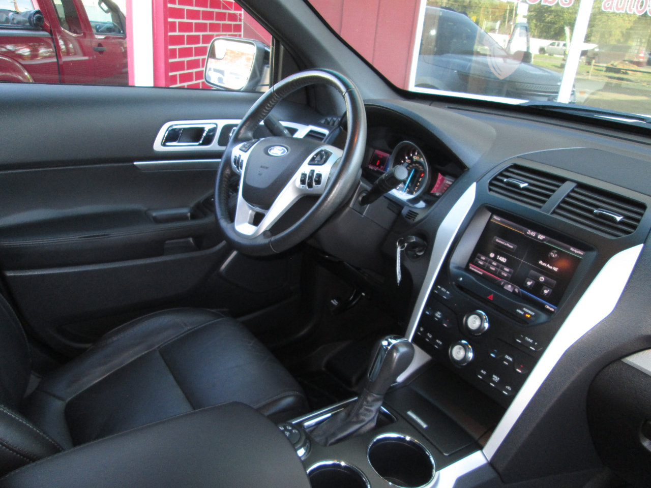 Used 2013 Ford Explorer XLT image 17