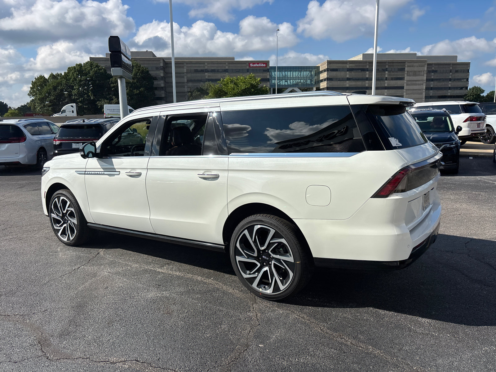 New 2027 Lincoln Navigator L Reserve AWD/4WD image 5