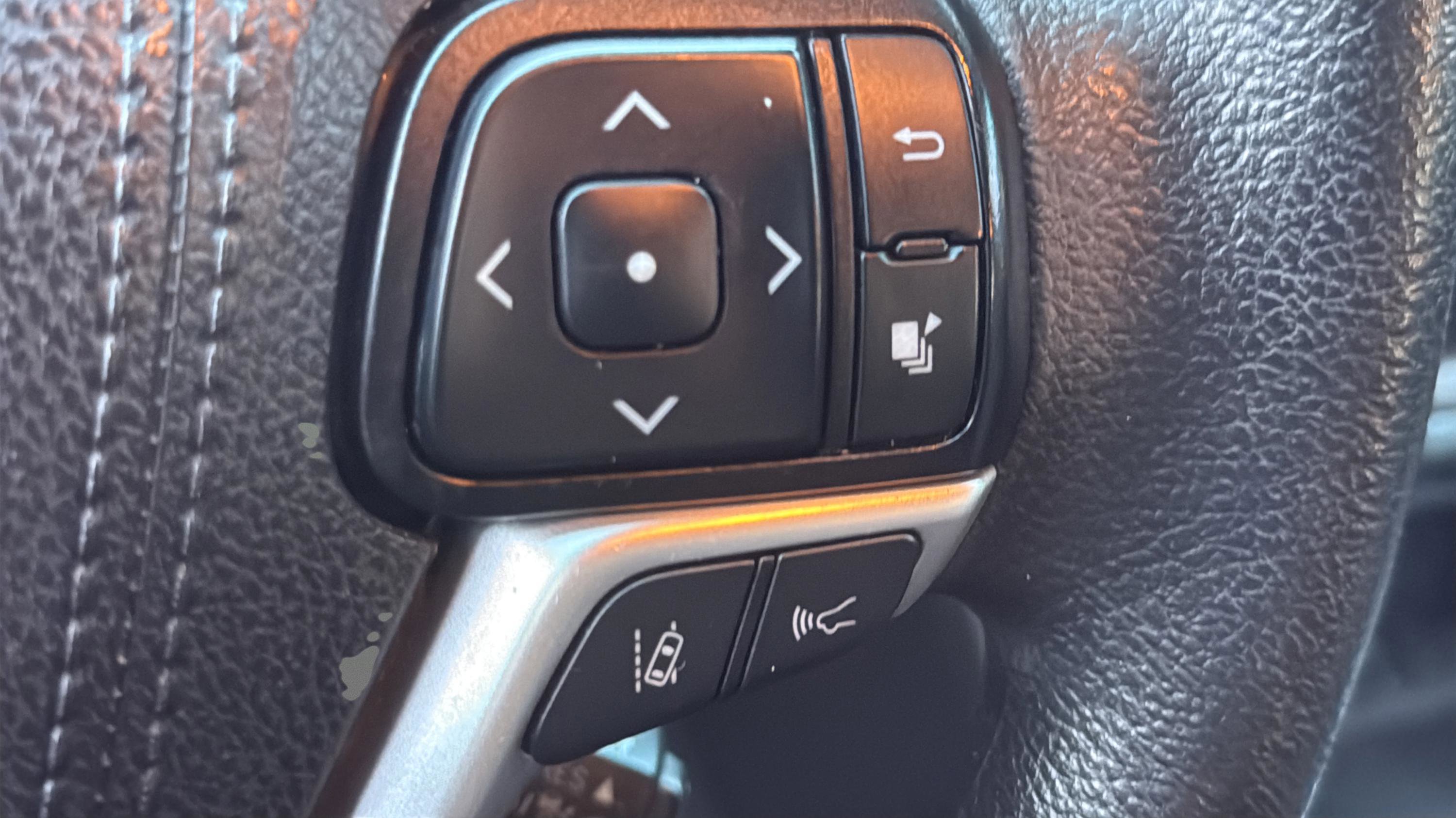 Used 2019 Toyota Highlander LE FWD image 15