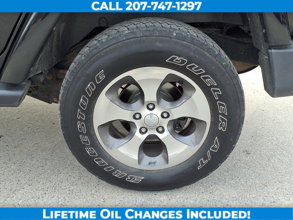 Used 2017 Jeep Wrangler Unlimited Sahara w/ Max Tow Package image 11