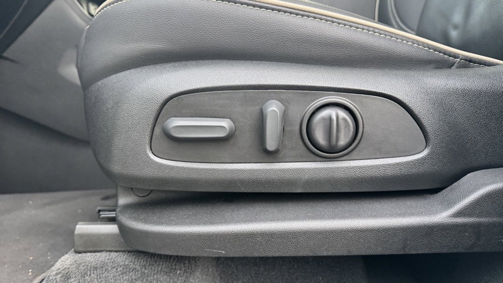 Used 2023 Chevrolet Traverse Premier image 11