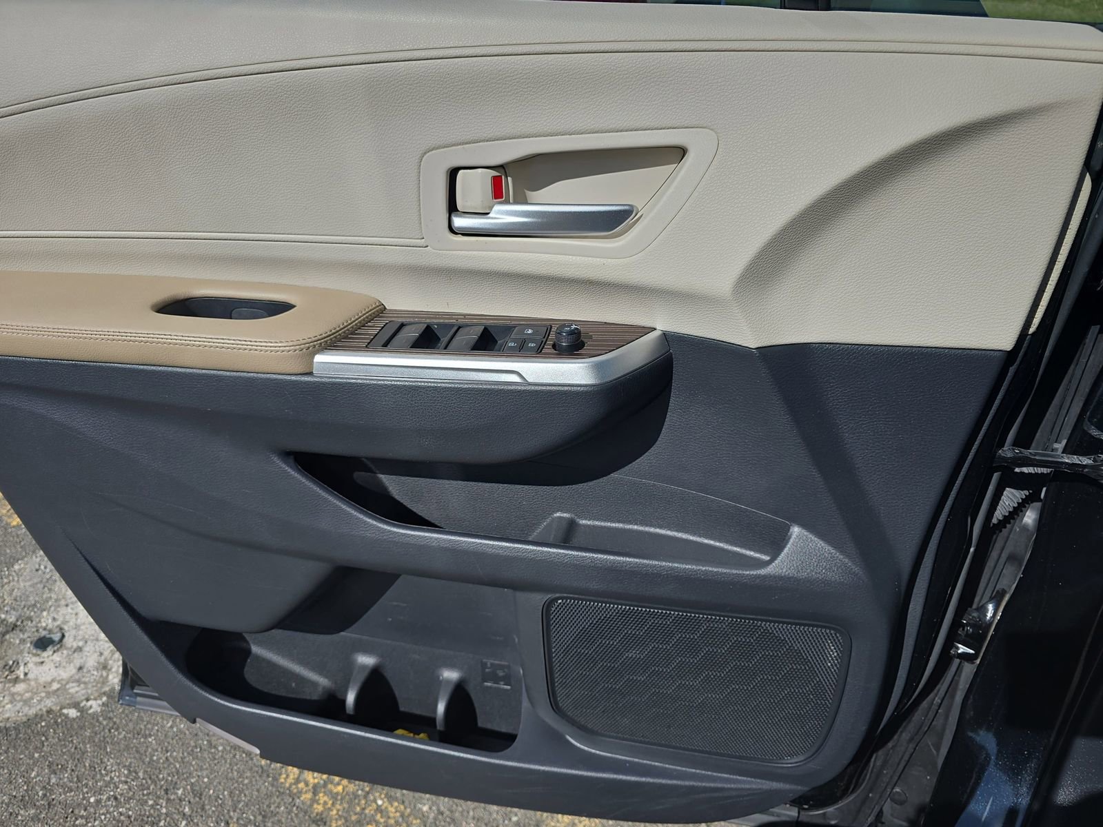 Used 2021 Toyota Sienna XLE image 34