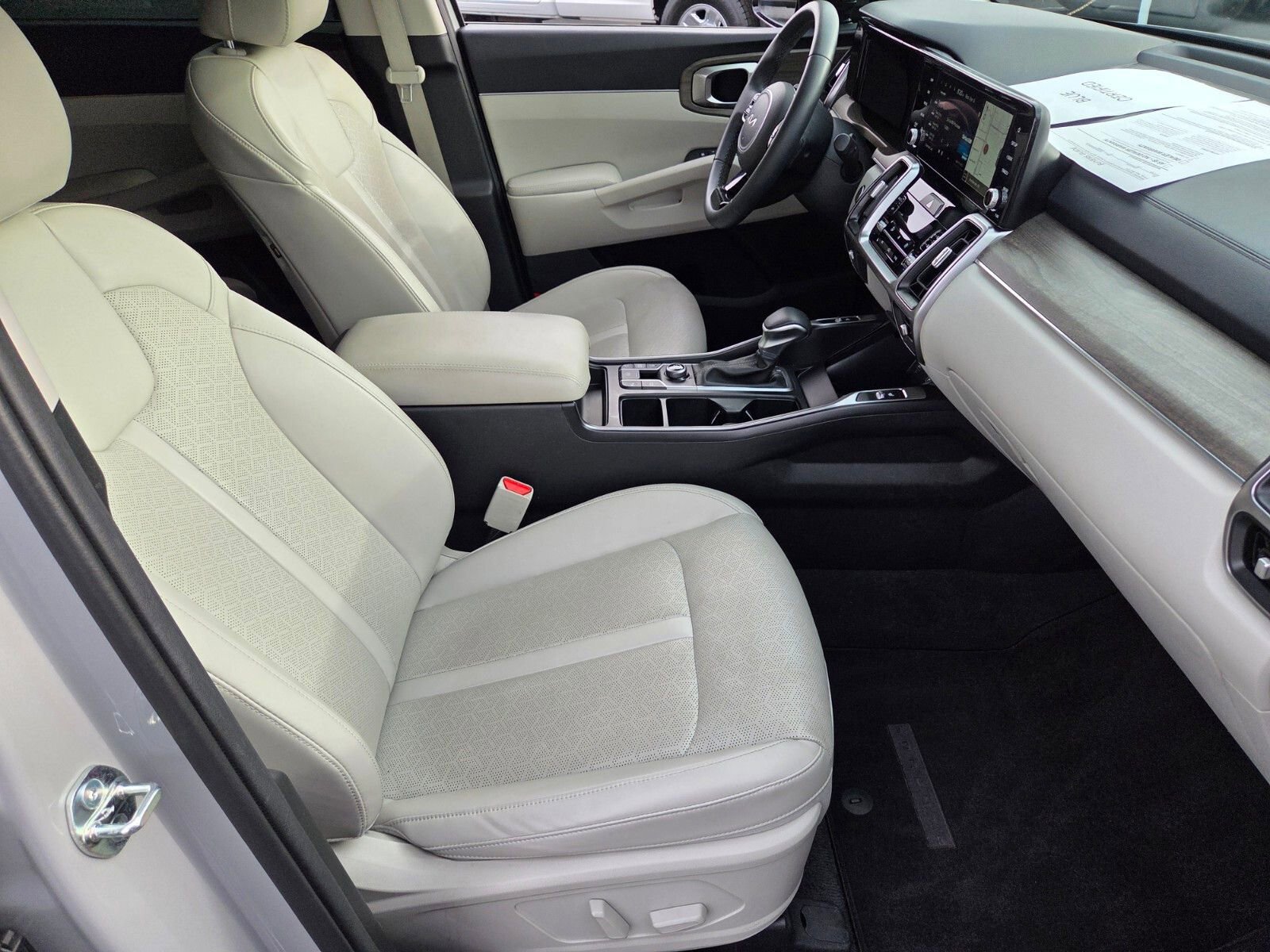 Used 2023 Kia Sorento EX w/ Panoramic Sunroof Package image 17