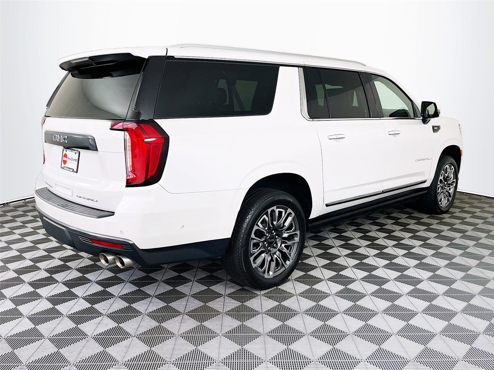 Used 2023 GMC Yukon XL Denali Ultimate image 9